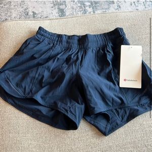 Brand New NWT Lululemon Hotty Hot Low Rise Short 4” Lined in True Navy Size 6